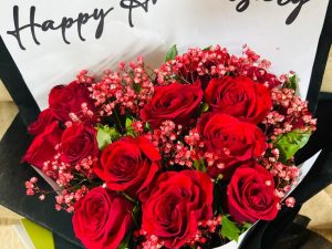 Red rose anniversary flower bouquet in Lahore by Cococrave
