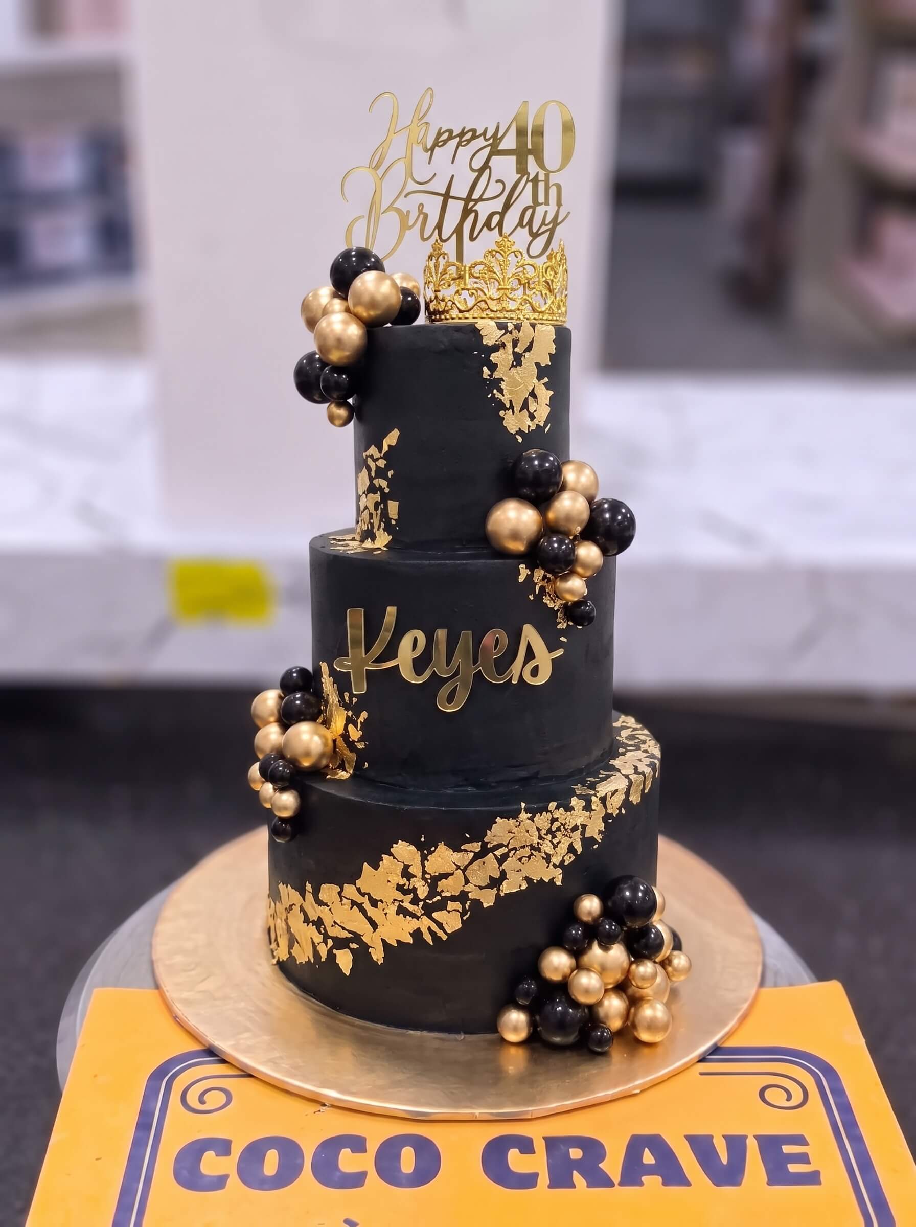 Black and Gold 40th Birthday Cake in Lahore — photo 2 by CocoCrave.pk Black and Gold 40th Birthday Cake in Lahore — photo 2