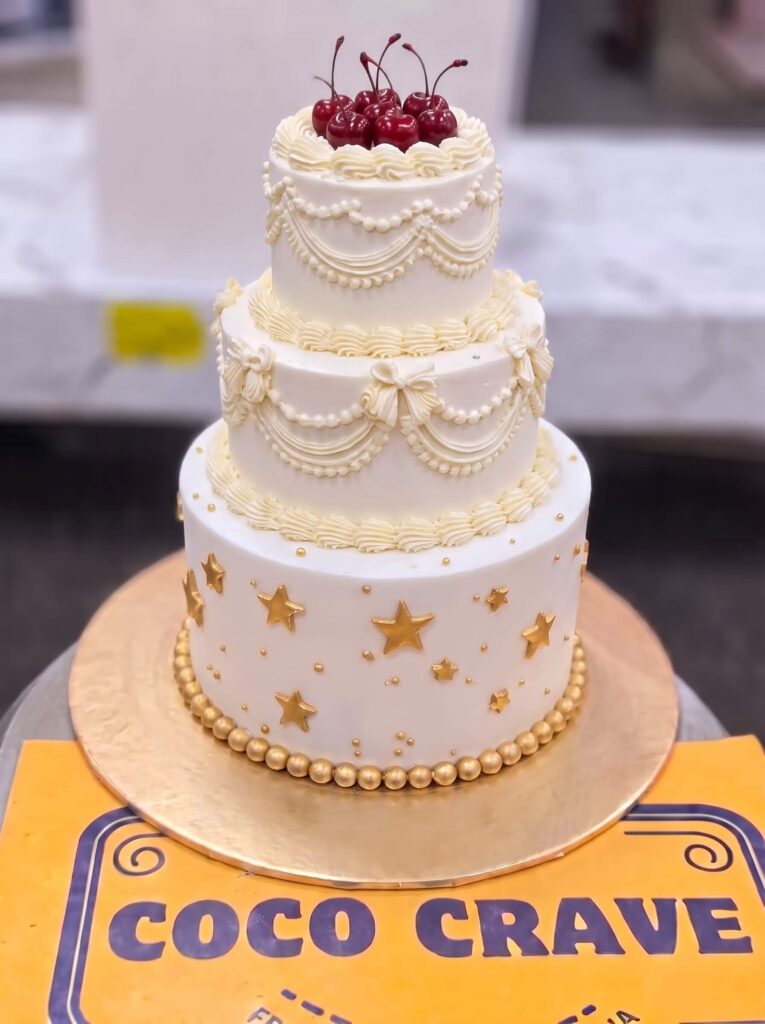 White and Gold Star Vintage Cake in Lahore