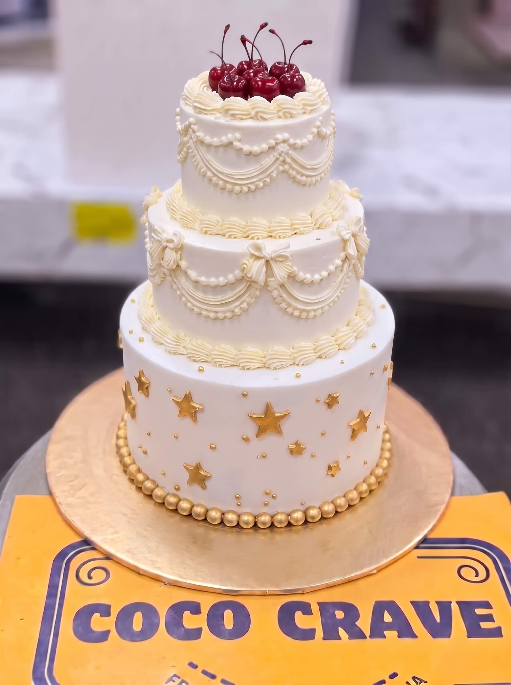 White and Gold Star Vintage Cake in Lahore by CocoCrave.pk White and Gold Star Vintage Cake in Lahore