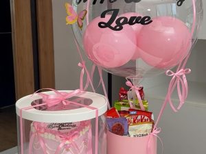 Birthday balloon gift box with hot air balloon treats in Lahore by Cococrave