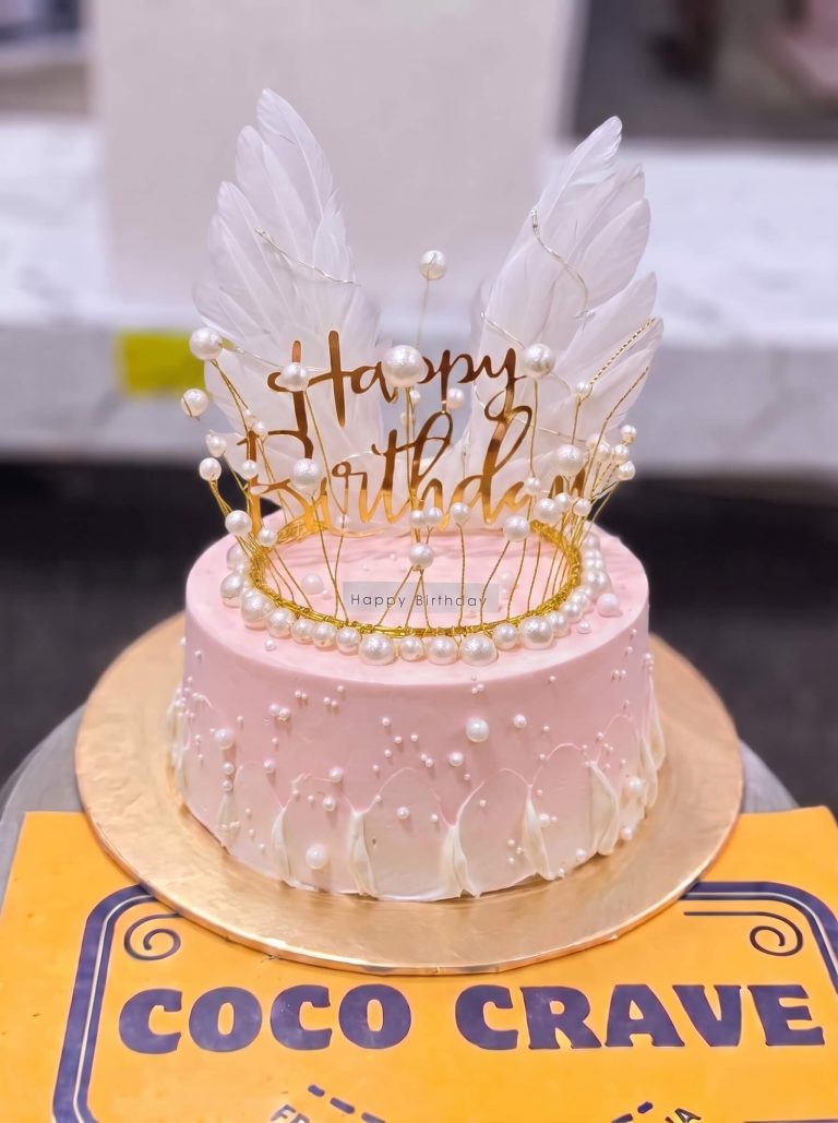 Pearl Feather Crown Cake in Lahore