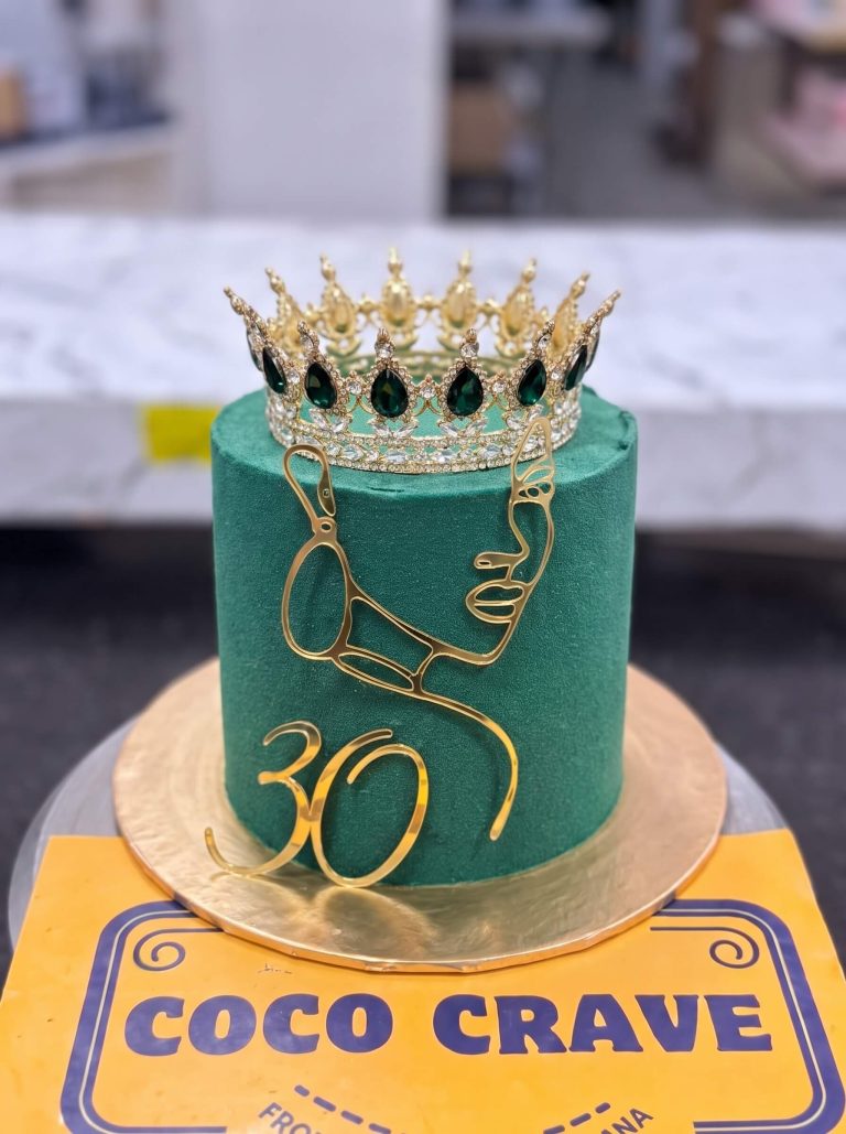 Emerald Thirty Crown Cake in Lahore