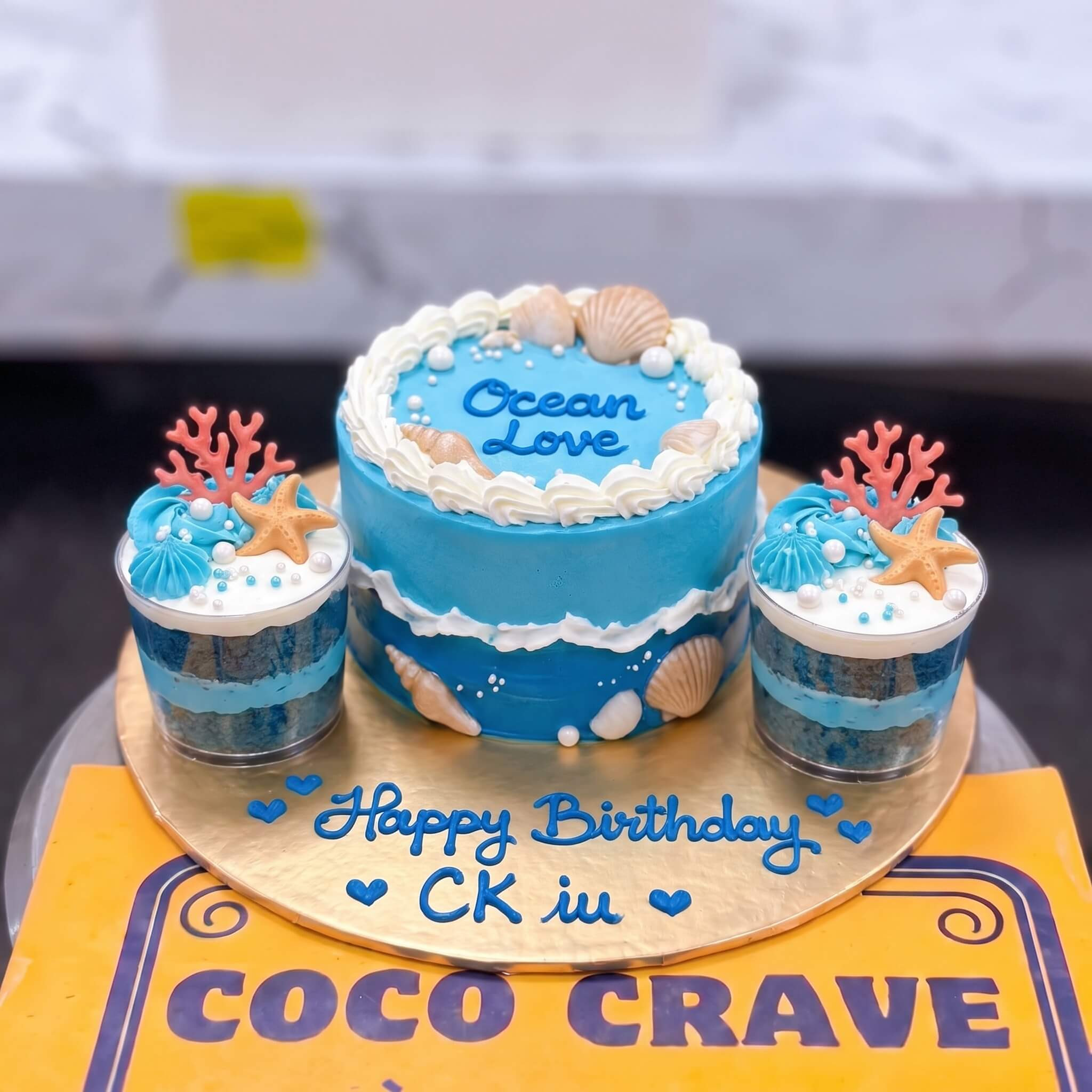 Blue Undersea Cake and Two Cupcakes Set in Lahore Blue Undersea Cake and Two Cupcakes Set in Lahore — CocoCrave Lahore
