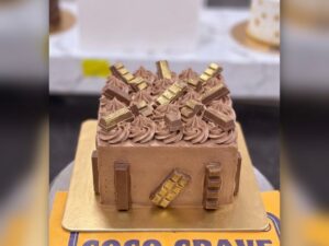 Chocolate Bar Cream Birthday Cake in Lahore