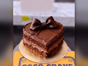 Chocolate Bow Heart Cake in Lahore