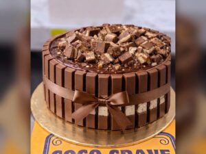 Chocolate Finger Bow Birthday Cake in Lahore