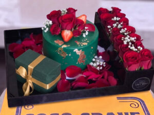 Emerald Heart Cake with Roses Gift Box in Lahore