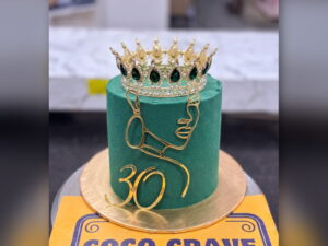 Emerald Thirty Crown Cake in Lahore