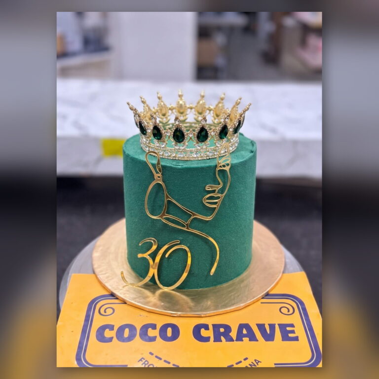 Emerald Thirty Crown Cake in Lahore