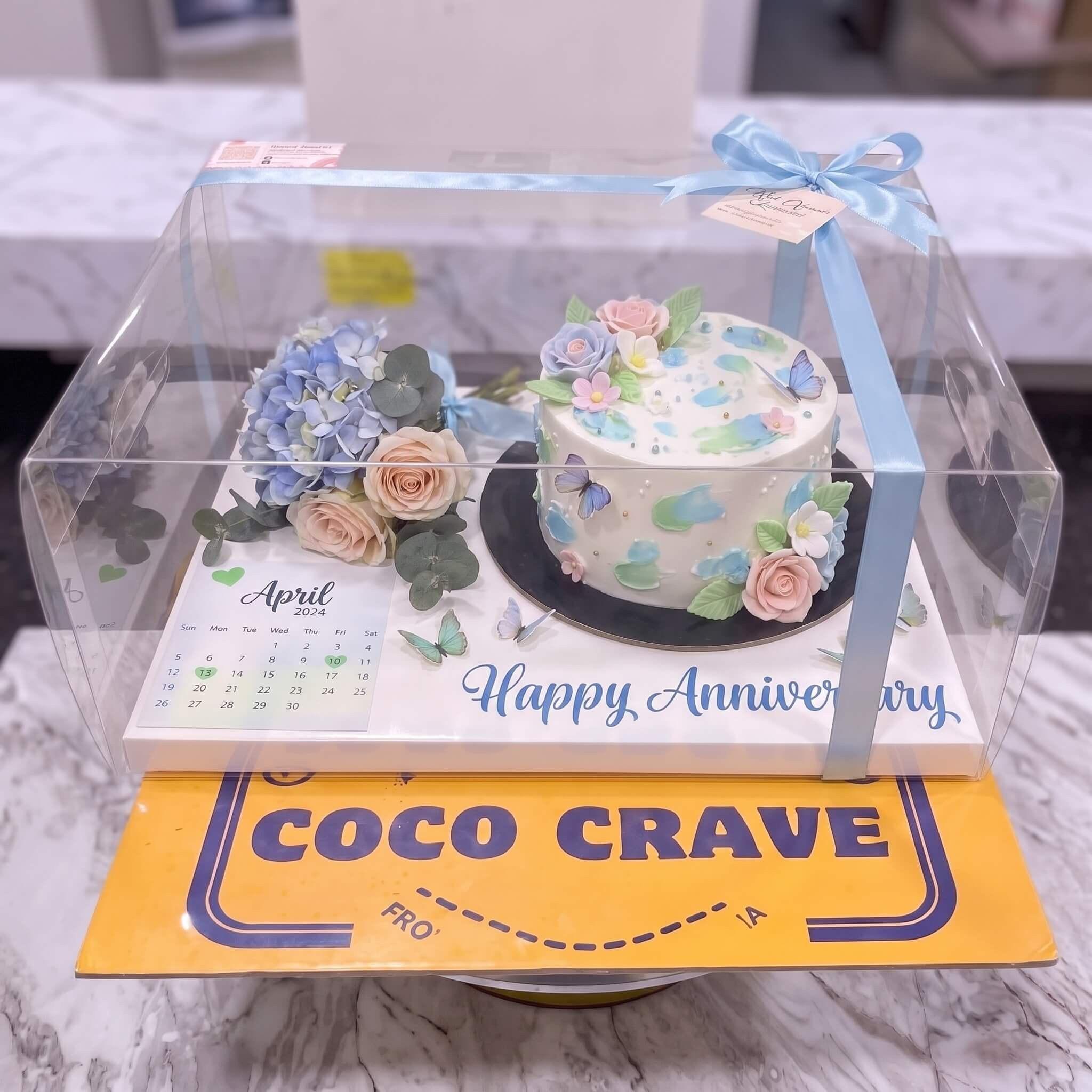 Floral Cake and Roses in Clear Gift Box in Lahore Floral Cake and Roses in Clear Gift Box in Lahore — CocoCrave Lahore