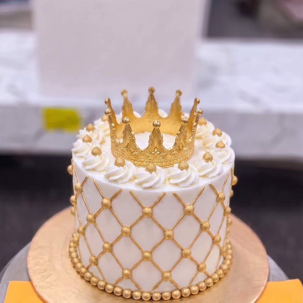Gold Lattice Crown Cake in Lahore — Cococrave Lahore