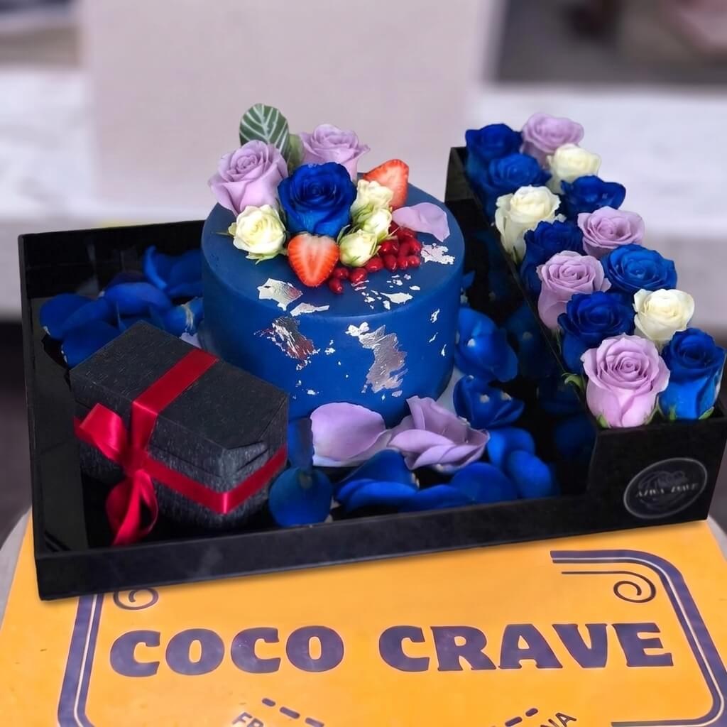 Navy Strawberry Cake and Rose Gift Set in Lahore Navy Strawberry Cake and Rose Gift Set in Lahore — CocoCrave Lahore