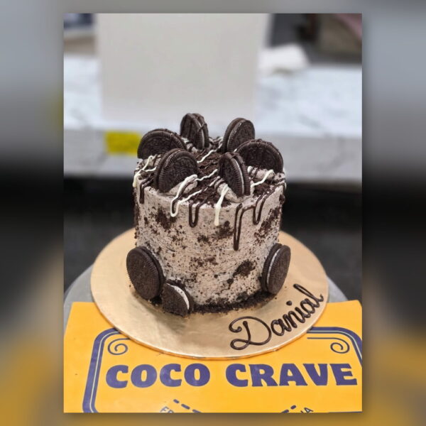 Oreo Cake in Lahore — delivered in Eme Society, Lahore