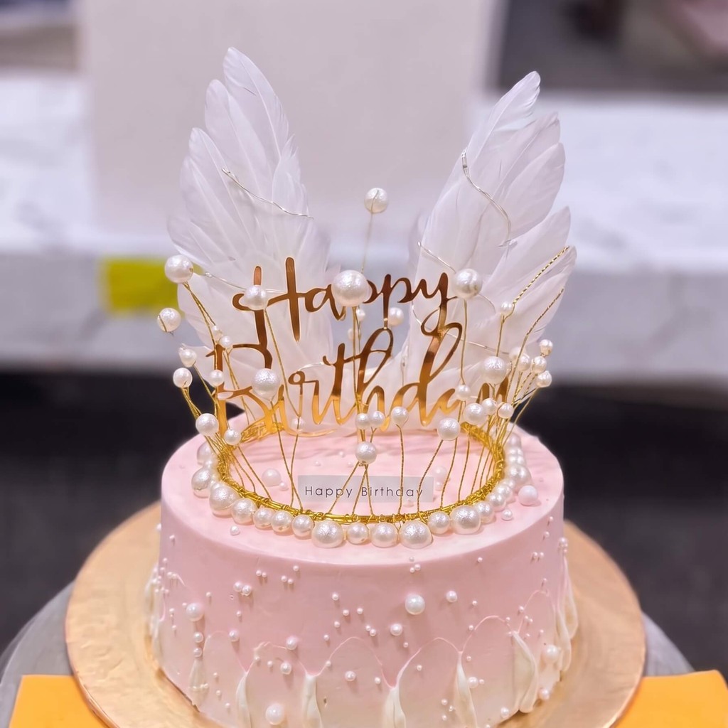 Pearl Feather Crown Cake in Lahore — Cococrave Lahore