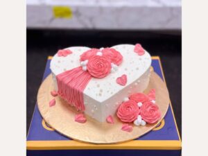 Pink Heart Fringe Cake with Roses in Lahore