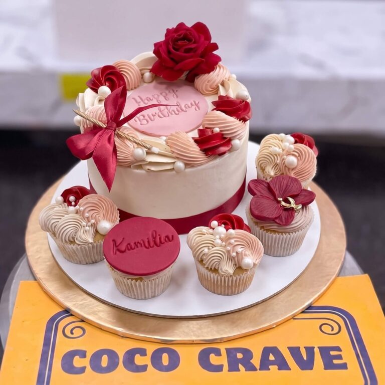 Pink Rose Cake and Cupcakes Gift Set in Lahore