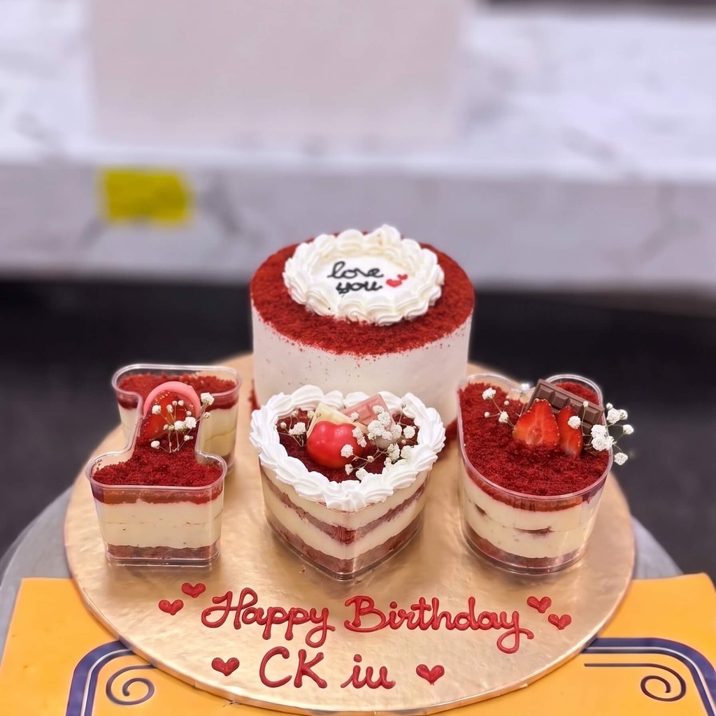 Red Velvet Mini Cakes Trio in Lahore Red Velvet Mini Cakes Trio by CocoCrave.pk in Lahore