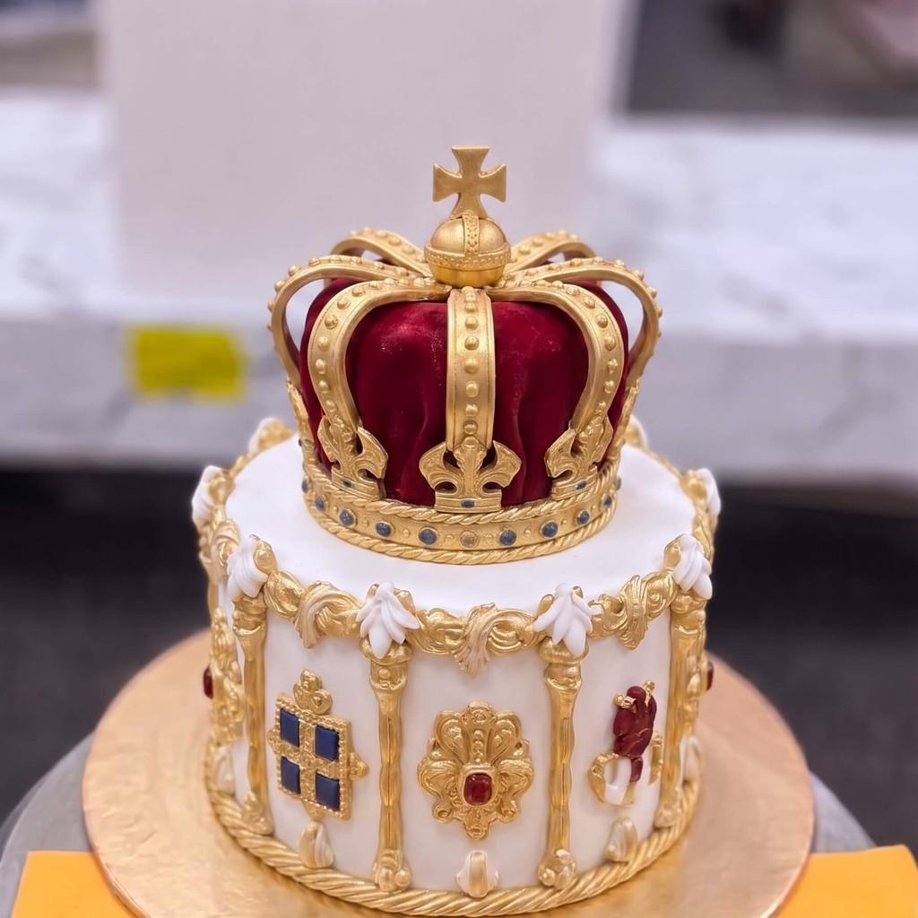 Chocolate Crown Cakes — CocoCrave.pk Lahore