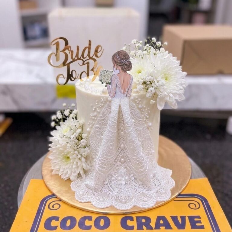 White Bride Figurine Flower Cake in Lahore