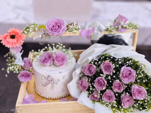 White Rose Cake and Purple Bouquet Gift Set in Lahore