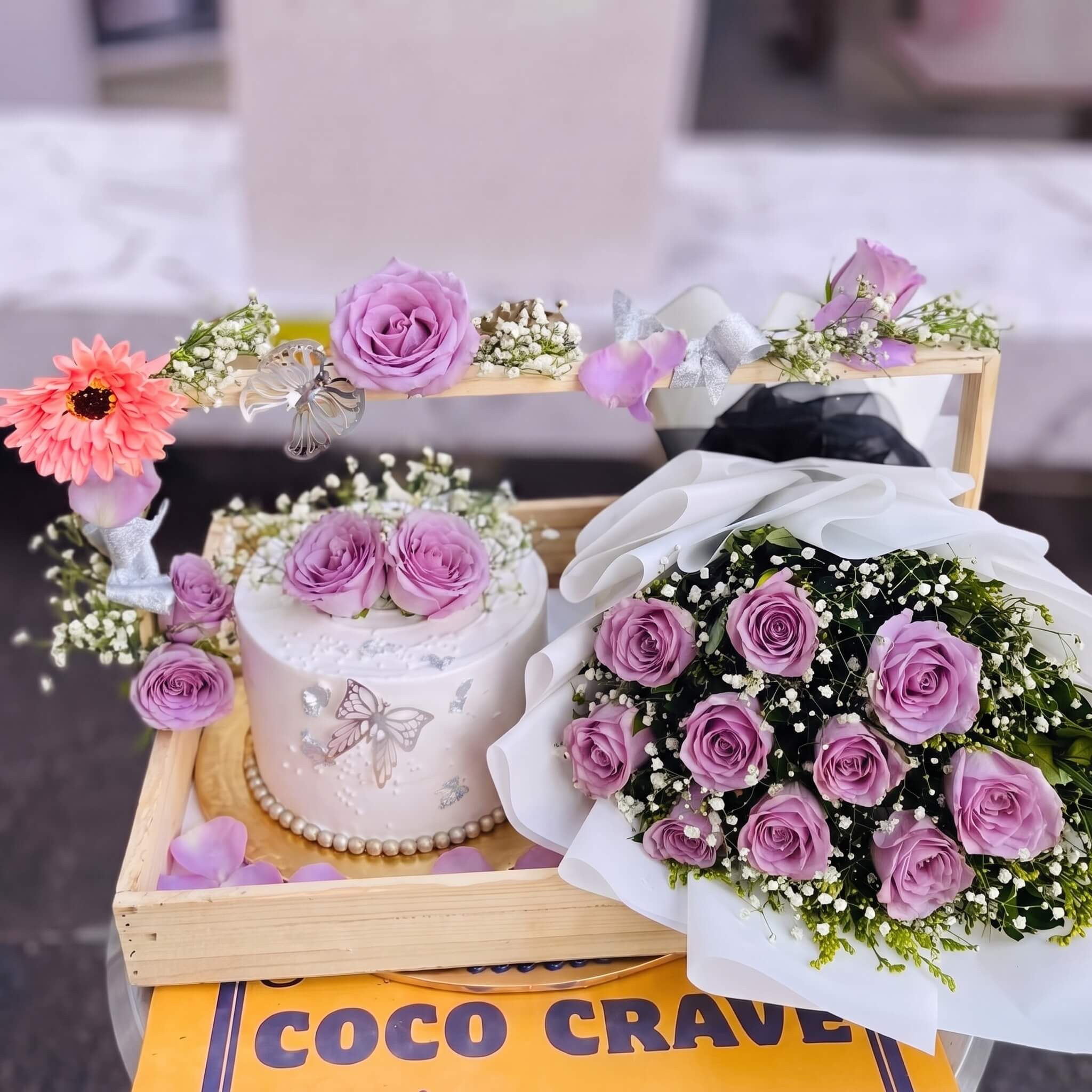 White Rose Cake and Purple Bouquet Gift Set in Lahore White Rose Cake and Purple Bouquet Gift Set in Lahore — CocoCrave Lahore