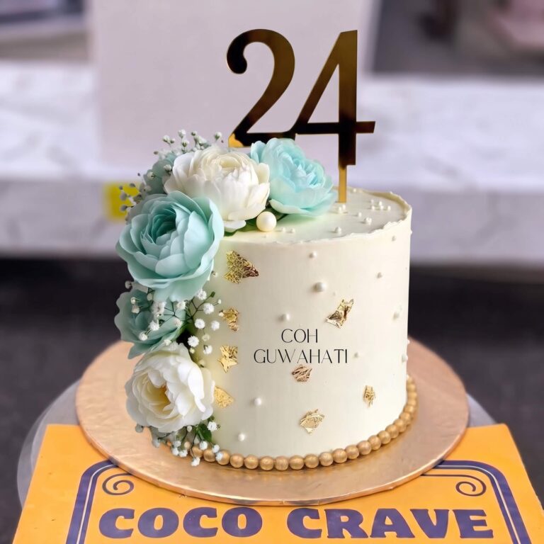 Pastel Fresh Ranunculus Cake in Lahore