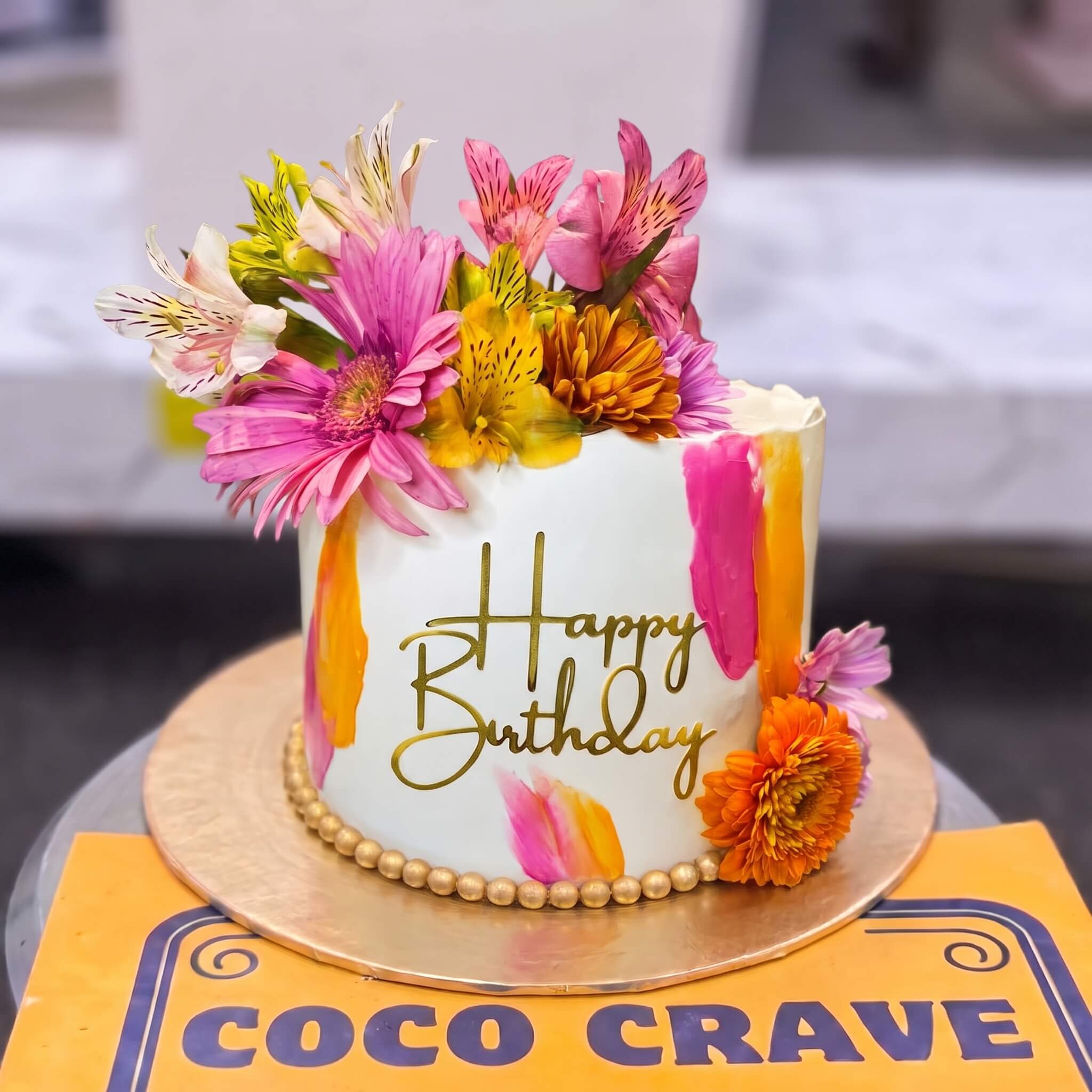 White Gerbera Fresh Floral Birthday Cake in Lahore White Gerbera Fresh Floral Birthday Cake in Lahore