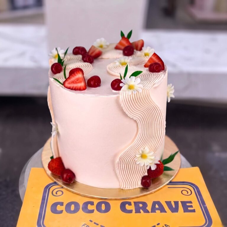 Blush Daisy Buttercream Cake in Lahore