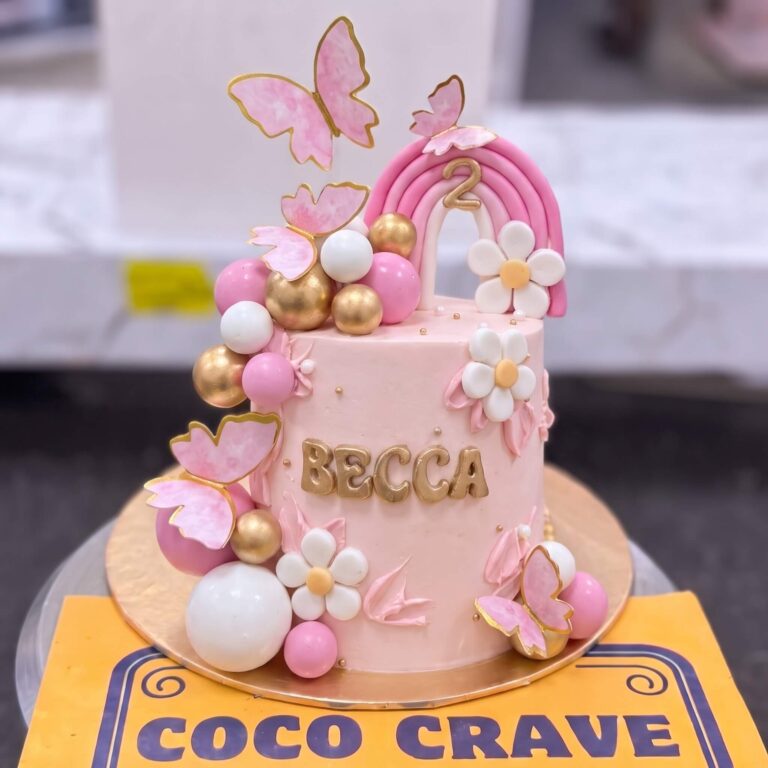Blush Daisy Buttercream Cake II in Lahore