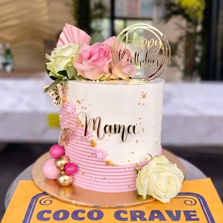 Blush Rose Fresh Flower Birthday Cake in Lahore