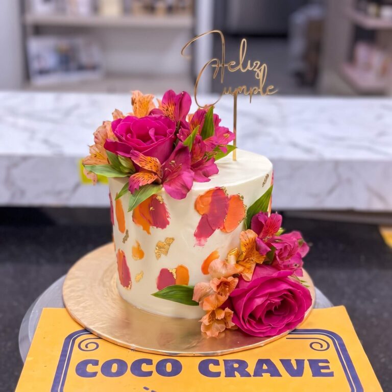 Red Rose Fresh Birthday Cake in Lahore