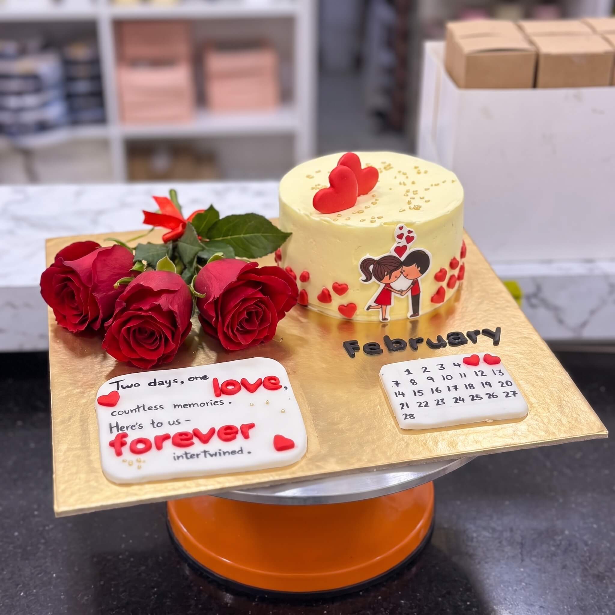 Red Rose Fresh Flower Cake in Lahore Red Rose Fresh Flower Cake in Lahore