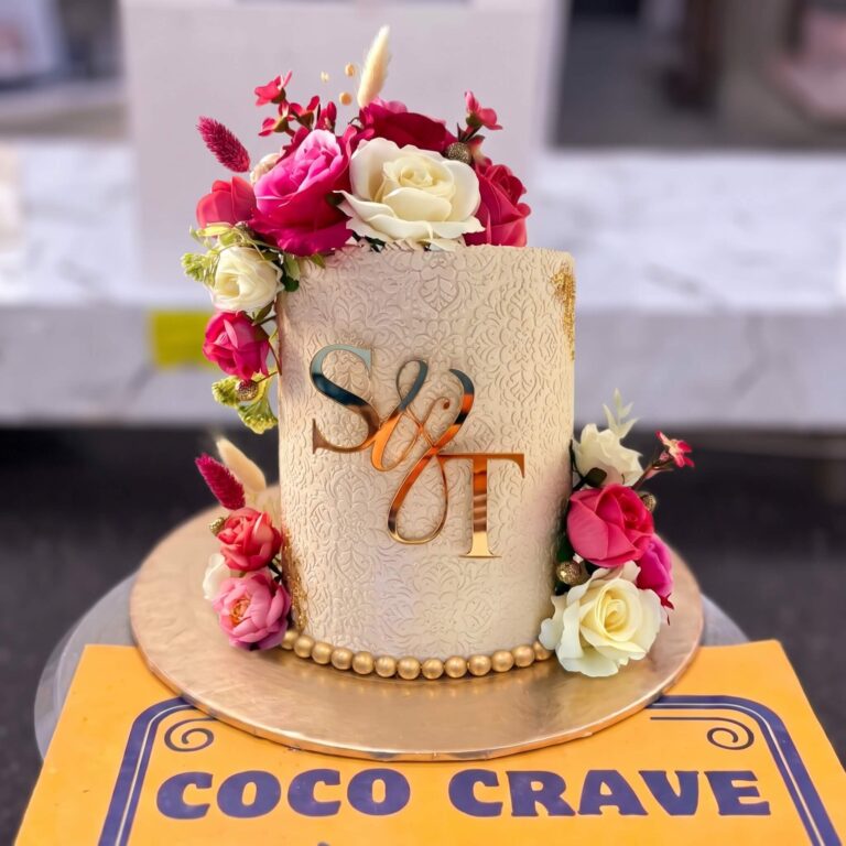 Ivory & Gold Rose Textured Cake in Lahore