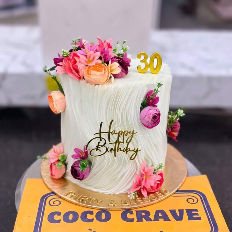 Red Rose Fresh Floral Birthday Cake in Lahore