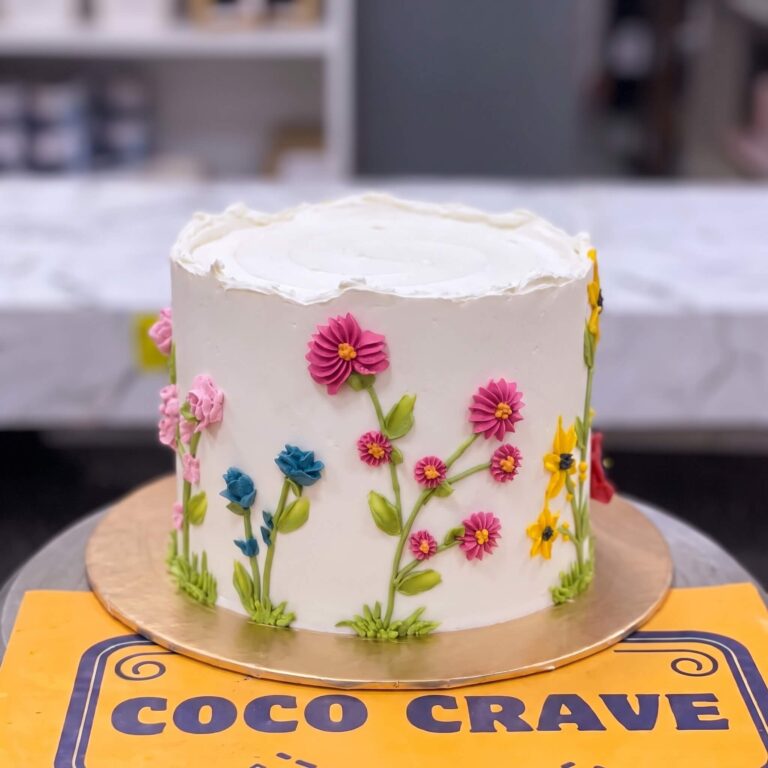 White Daisy Buttercream Cake in Lahore