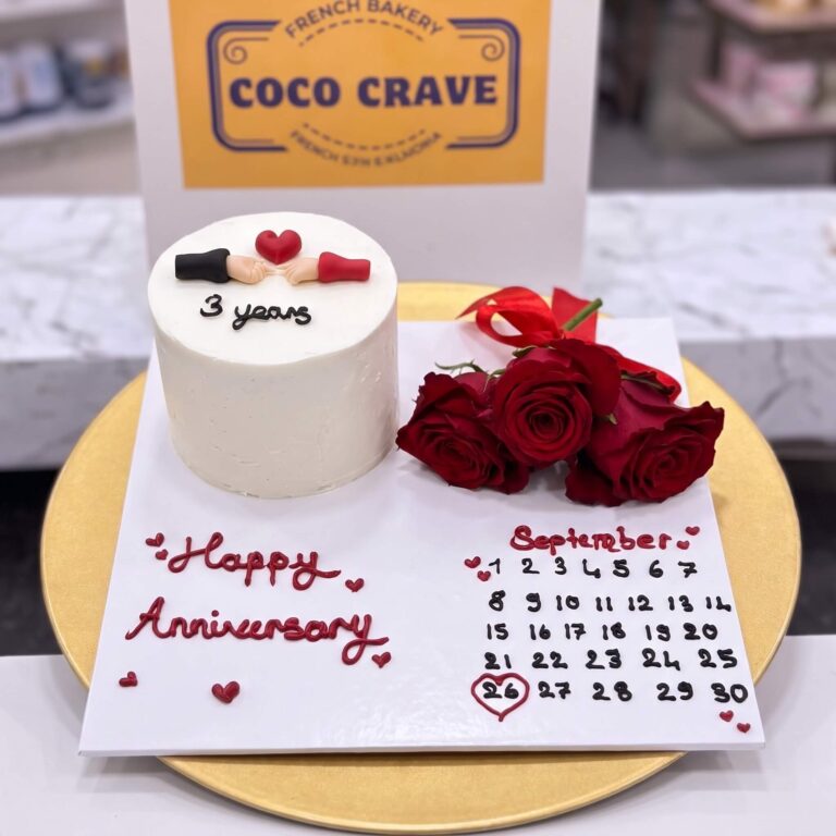 Red Fresh Rose Anniversary Cake in Lahore