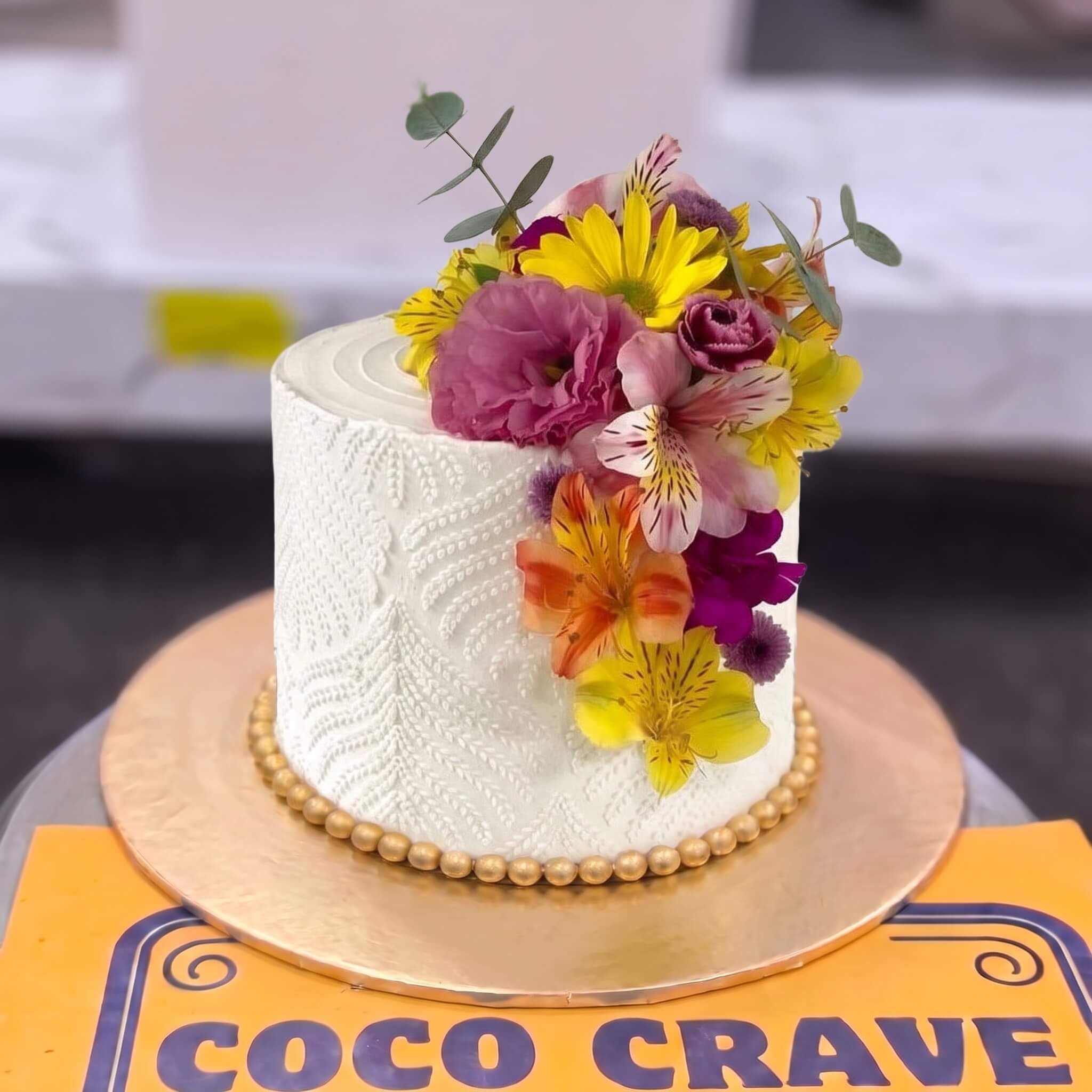 White Textured Fresh Floral Cake in Lahore White Textured Fresh Floral Cake in Lahore — CocoCrave Lahore